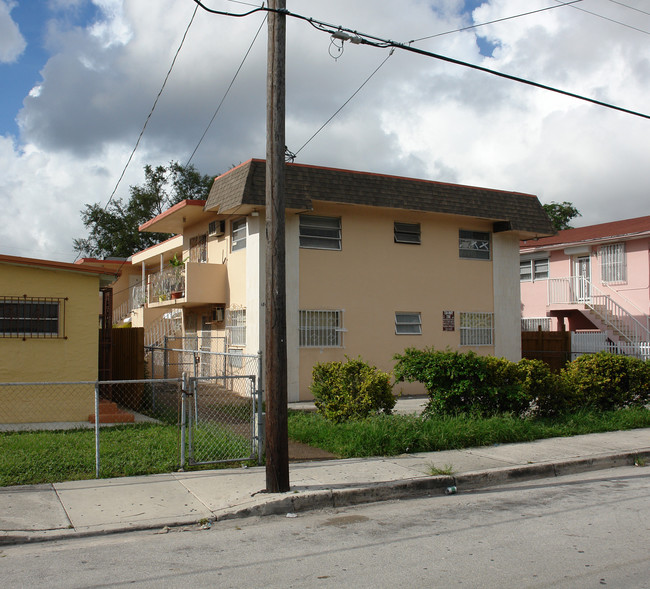 1840 SW 3rd St in Miami, FL - Building Photo - Building Photo