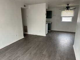 10404 Greentree Ln in Louisville, KY - Building Photo