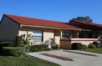 Paddock Villas in Ocala, FL - Building Photo - Building Photo