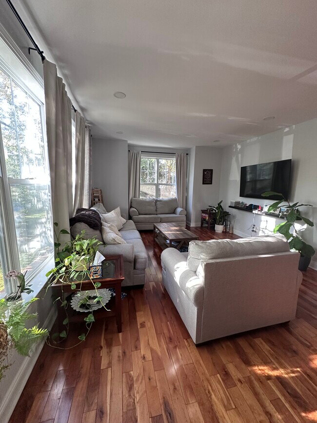 114 Central Ave in Metuchen, NJ - Building Photo - Building Photo