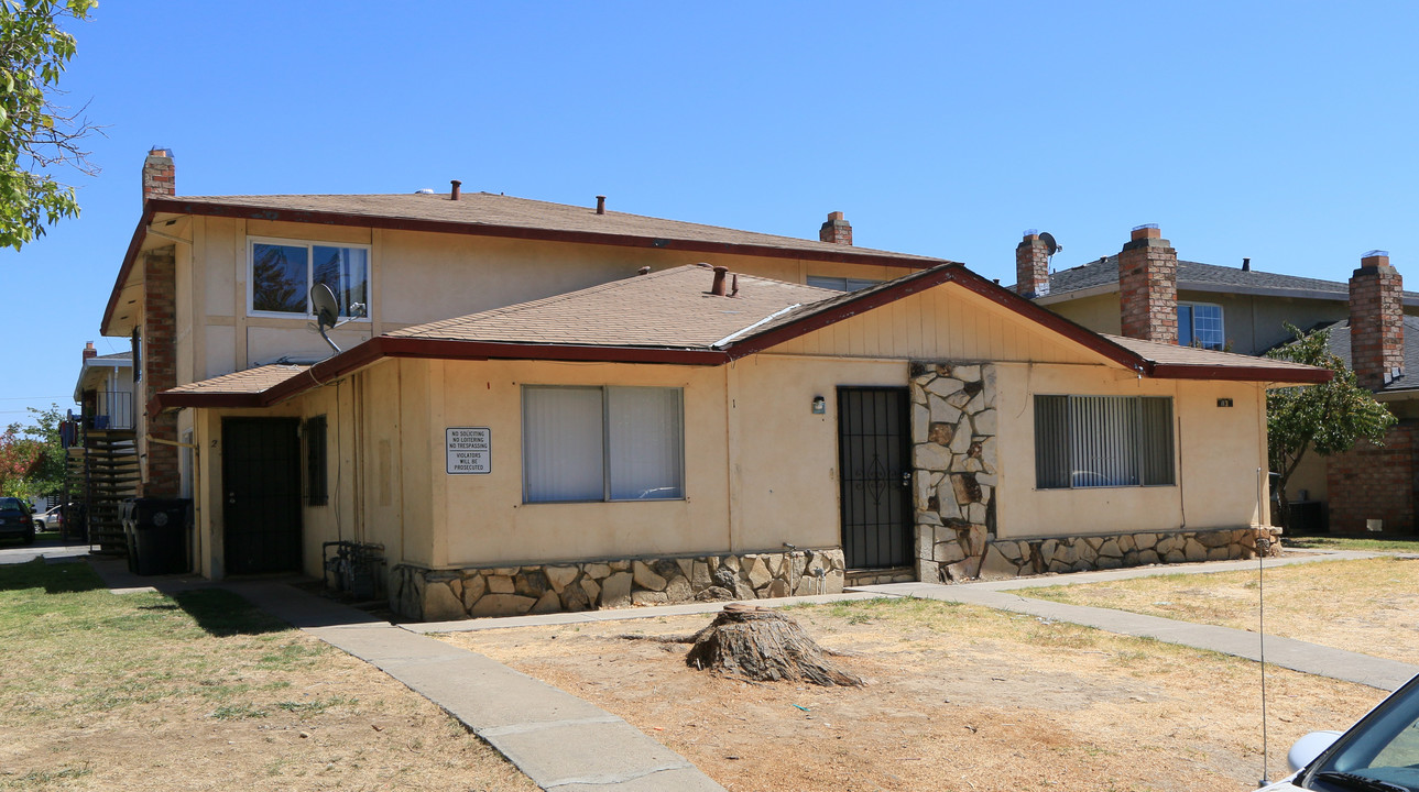 83 Nedra Ct in Sacramento, CA - Foto de edificio