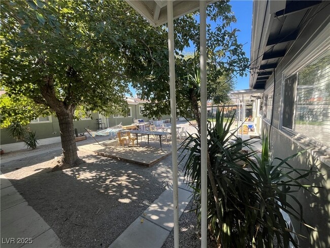 property at 221 S 10th St