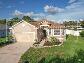 5014 Yellowtop Loop in Lakeland, FL - Building Photo