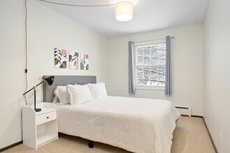 1008 Westbrooke Way in Hopkins, MN - Building Photo - Building Photo