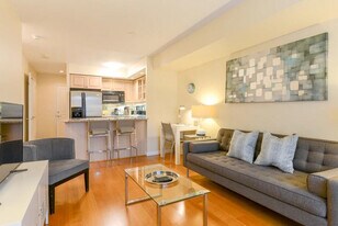 192 Adelaide St W, Unit SI ID1034884P in Toronto, ON - Building Photo