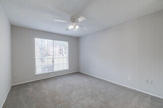 Champion Oaks in Houston, TX - Foto de edificio - Building Photo