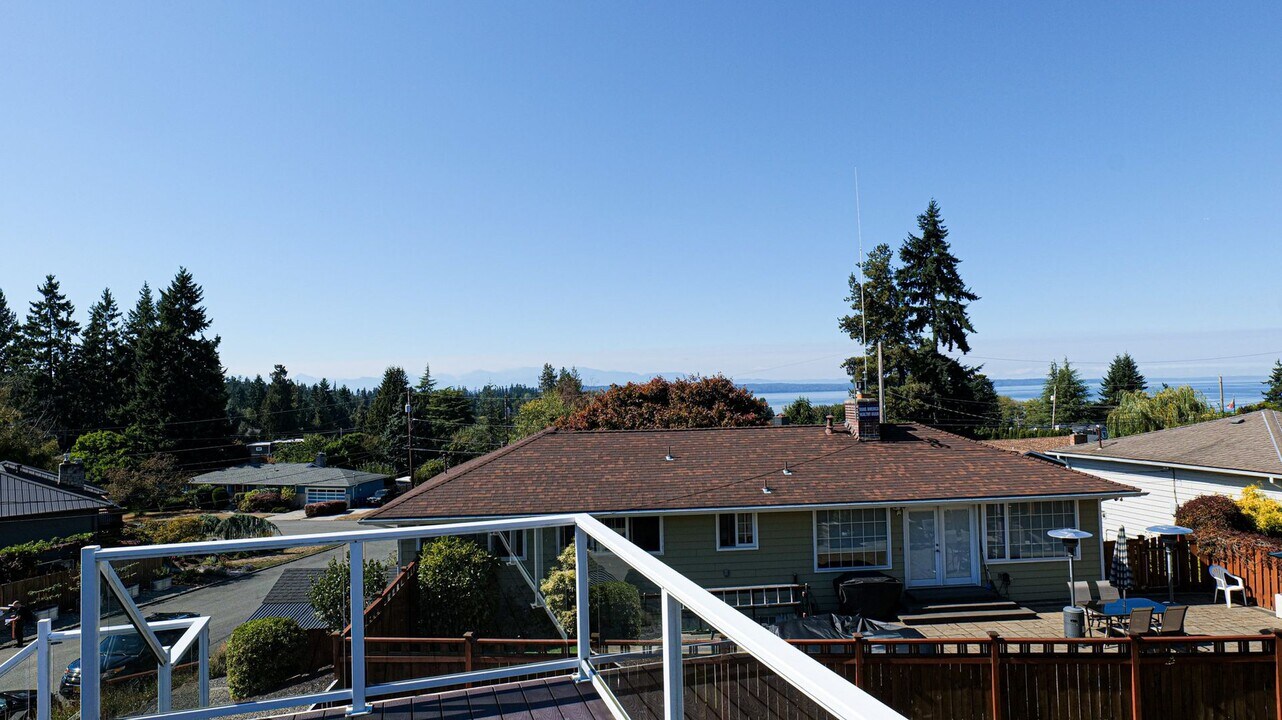 849 Poplar Way in Edmonds, WA - Building Photo