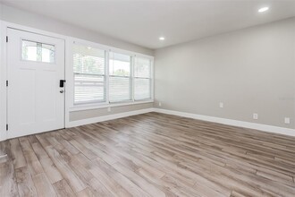 4412 W Bay Ave in Tampa, FL - Building Photo - Building Photo