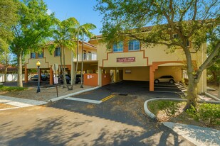 5595 Orange Dr in Davie, FL - Building Photo