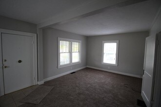 517 Lyndon Ln in Louisville, KY - Building Photo - Building Photo