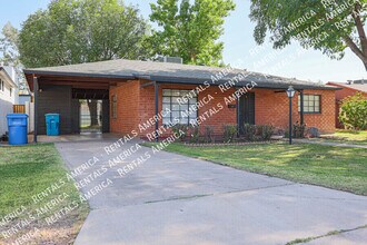 2911 E Flower St in Phoenix, AZ - Foto de edificio - Building Photo