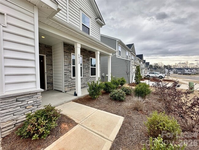 6012 Chumbley Pt Rd in Charlotte, NC - Building Photo - Building Photo