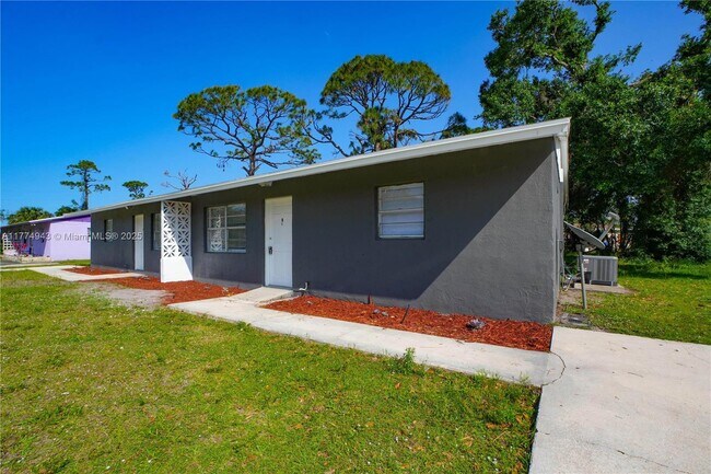 5112 La Salle St in Fort Pierce, FL - Building Photo - Building Photo