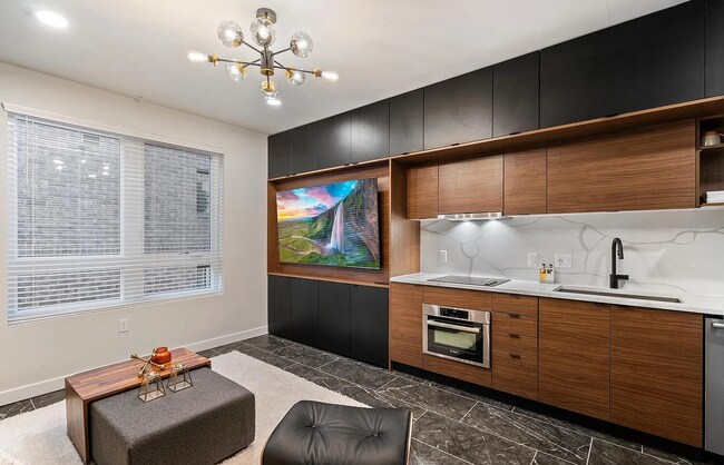2120 N Downing St, Unit 205 in Denver, CO - Foto de edificio - Building Photo