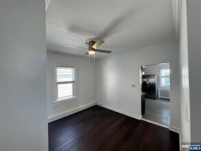 24 Pamrapo Ave in Jersey City, NJ - Foto de edificio - Building Photo