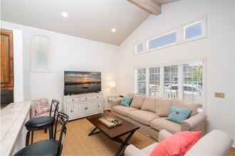 210 Opal Ave in Newport Beach, CA - Building Photo - Building Photo