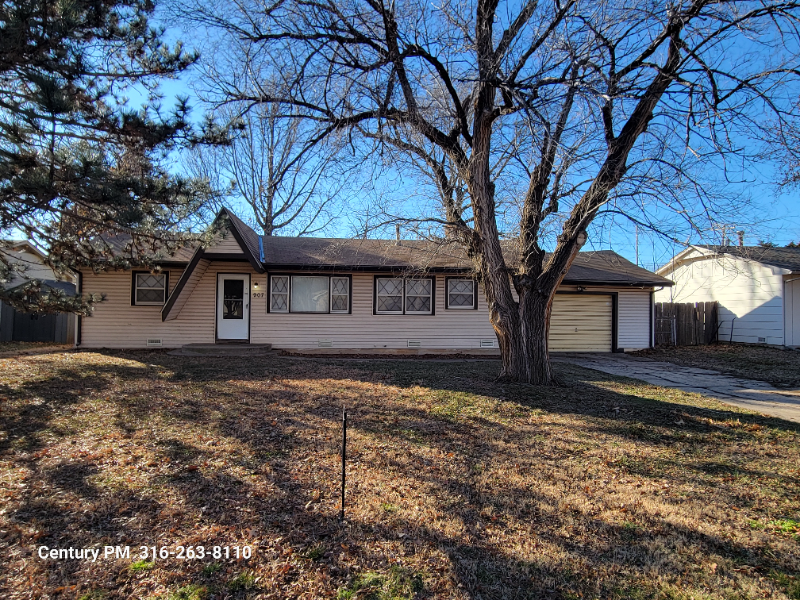 907 N Robin Rd in Wichita, KS - Building Photo