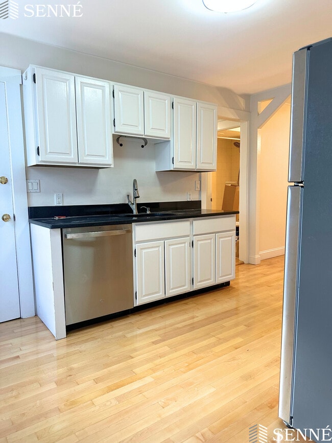 36 Florence St, Unit 36 Florence St. #1 in Somerville, MA - Building Photo - Building Photo