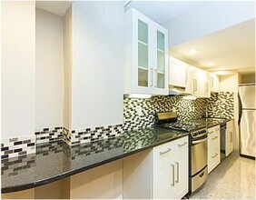 49 Revere St, Unit 2 in Boston, MA - Foto de edificio - Building Photo