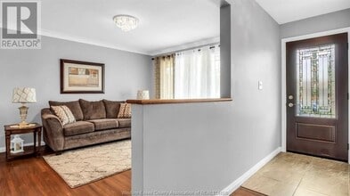 562 Westchester Dr in Windsor, ON - Building Photo - Building Photo