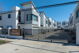 Villas De Marbella in Houston, TX - Building Photo - Building Photo
