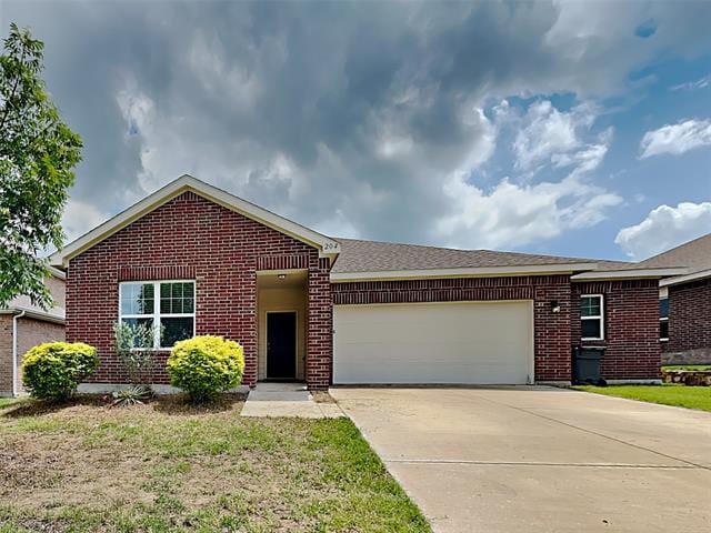 204 Gypsum Ln in Glenn Heights, TX - Building Photo