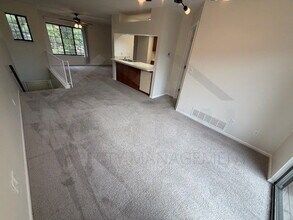 1560 Meadowside Dr in Rochester Hills, MI - Foto de edificio - Building Photo
