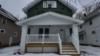 346 Cleveland St in Akron, OH - Building Photo