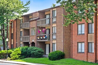 Vistas of Annandale in Annandale, VA - Foto de edificio - Building Photo