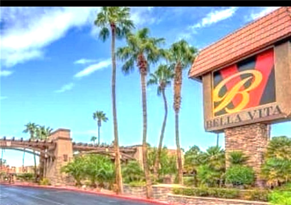 5000 Indian River Dr in Las Vegas, NV - Foto de edificio