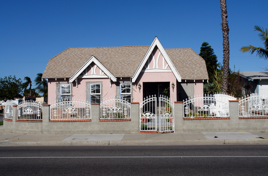 617 E Buckthorn St in Inglewood, CA - Building Photo