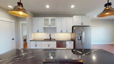 1007 E Maple Ave in Norfolk, NE - Building Photo - Building Photo