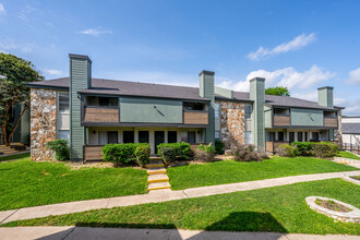 Carina Apartments in San Antonio, TX - Building Photo - Building Photo