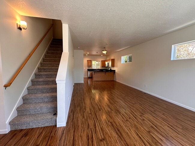 1015 Coburg Rd in Eugene, OR - Building Photo - Building Photo