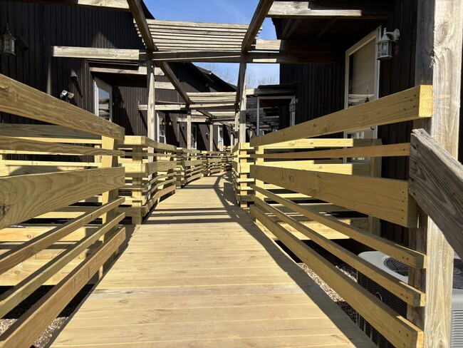 14B Country Squire Dr, Unit 14 B Country Squire Drive in Cromwell, CT - Foto de edificio - Building Photo