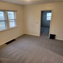 1211 Lewis Ave in Des Moines, IA - Building Photo - Building Photo