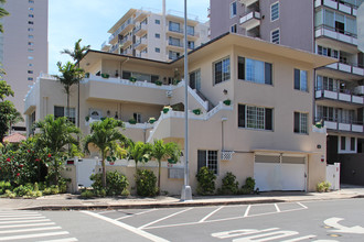 2215 Ala Wai Blvd in Honolulu, HI - Foto de edificio - Building Photo