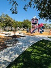 Bowling Green Village in Sacramento, CA - Building Photo - Building Photo