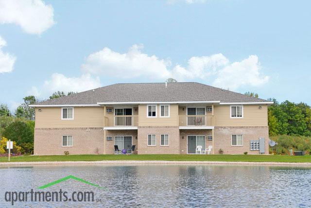 Timber Springs Apartments in Sheboygan Falls, WI - Foto de edificio - Building Photo