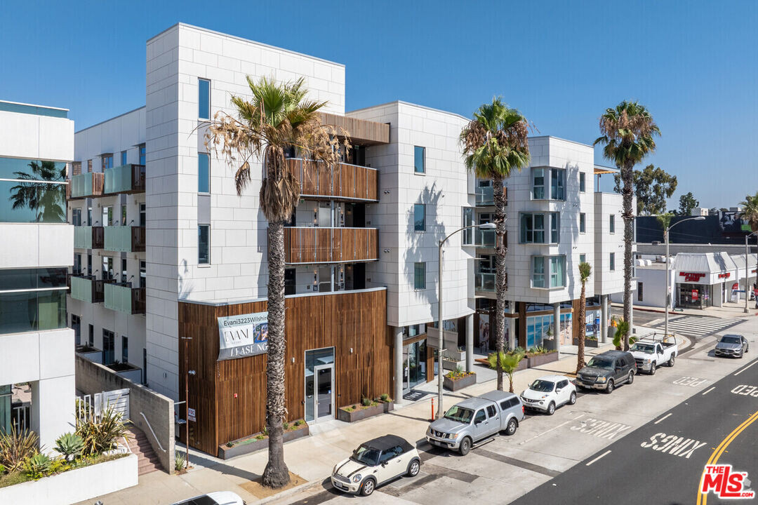 3123 Wilshire Blvd in Santa Monica, CA - Building Photo