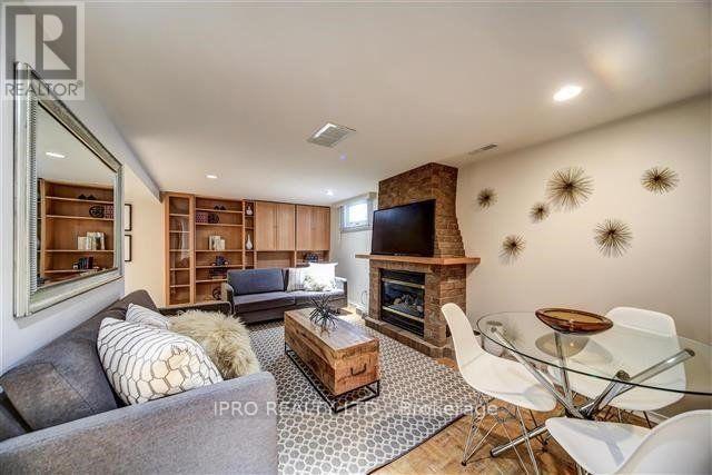 109 Vanbrugh Ave