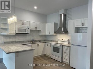 48 King St E in Brockville, ON - Foto de edificio - Building Photo