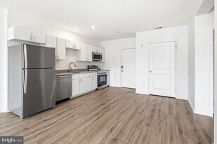 915 N Broad St in Philadelphia, PA - Building Photo