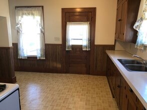 1802 Tremont Ave SW in Massillon, OH - Building Photo - Building Photo