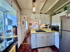 381 Asilomar Ave in Pacific Grove, CA - Building Photo - Building Photo