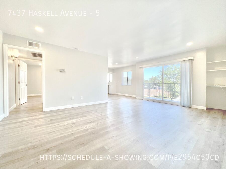 7437 Haskell Ave in Los Angeles, CA - Building Photo