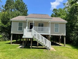 6038 W Adams St in Bay St. Louis, MS - Building Photo