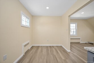 9526 243rd St in Bellerose, NY - Building Photo - Building Photo