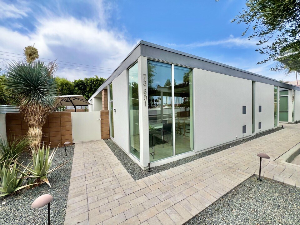 73801 Shadow Mountain Dr in Palm Desert, CA - Building Photo