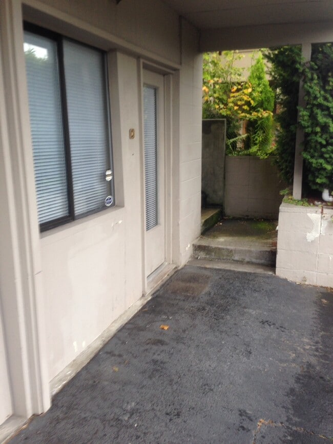 714 1st St S, Unit D in Kirkland, WA - Building Photo - Building Photo